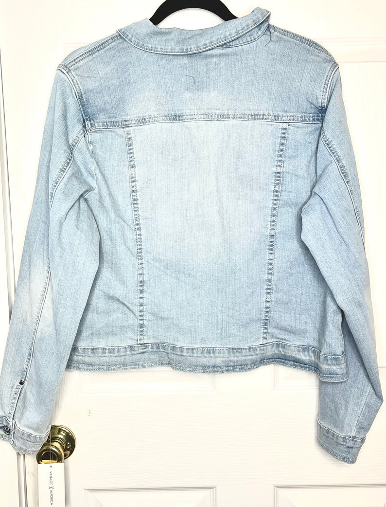 Vintage America Women's Classic Stretchy & Comfortable Fitted Basic White Denim Jacket - Image 6