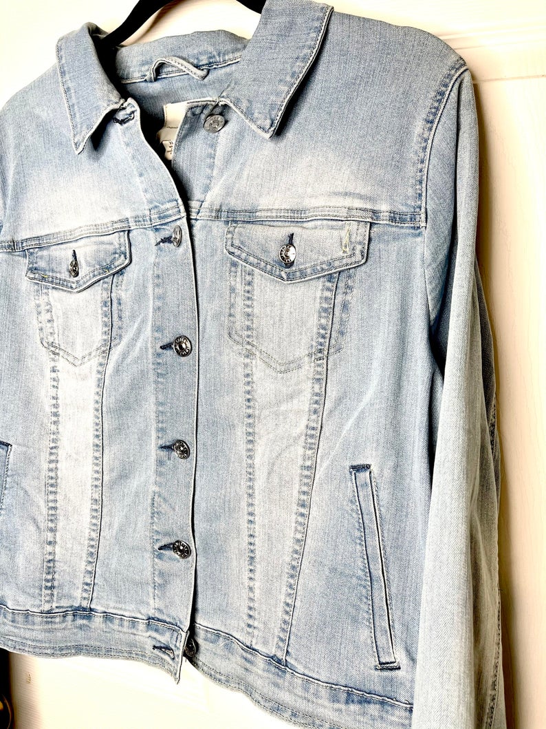 Vintage America Women's Classic Stretchy & Comfortable Fitted Basic White Denim Jacket